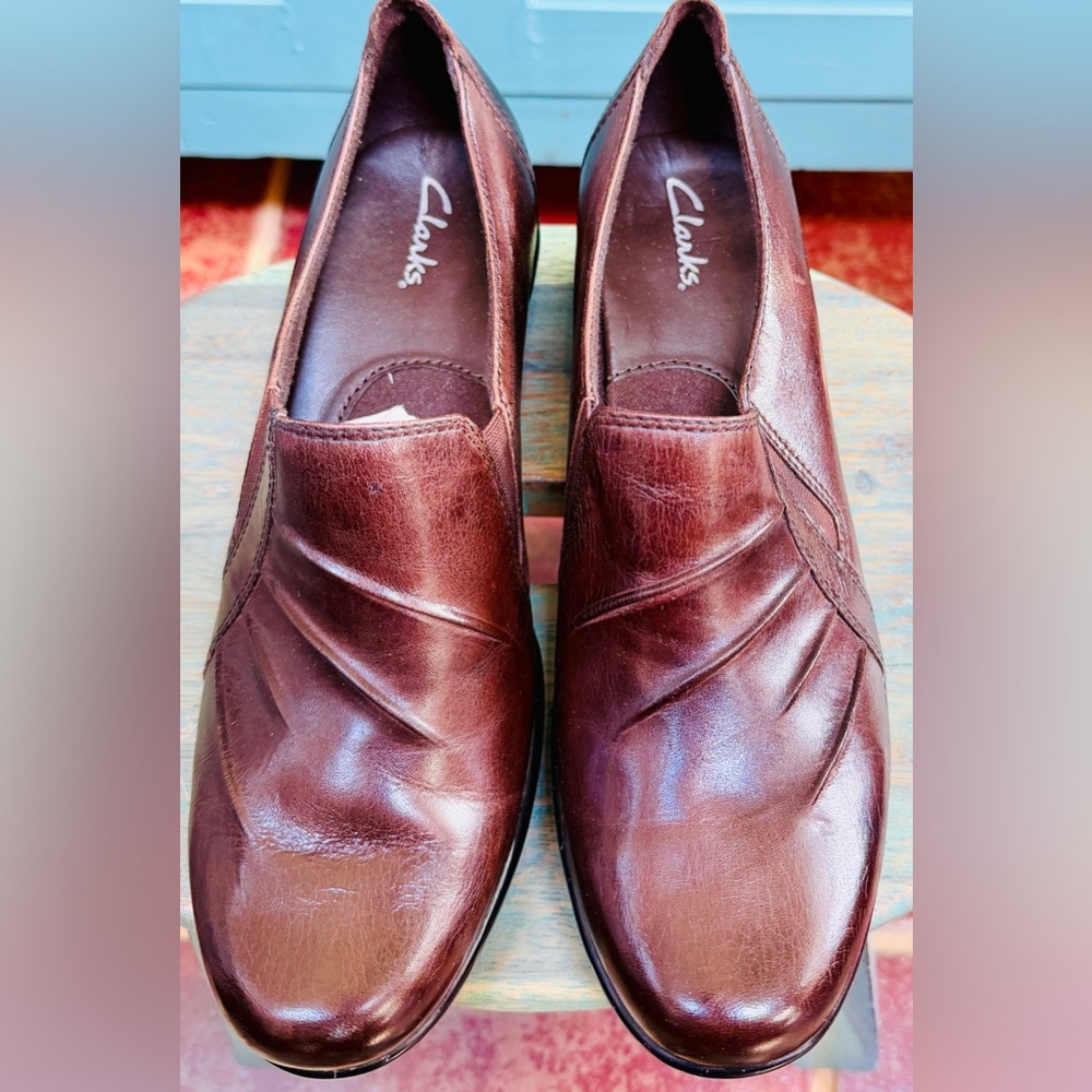 Clark’s Elegant Brown Leather Ladies Shoes.